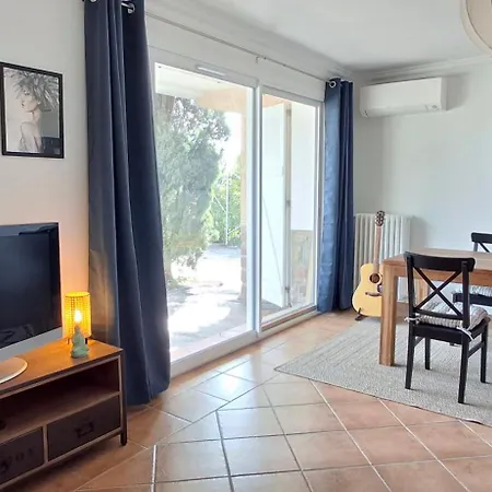 Appt 83m2 Rez De Jardin Dans Parc Prive Balcon Vue Апартаменты Сен-Рафаэль